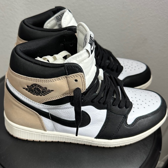 Nike Jordan Women's 1 Retro HI OG Black/Legend MD Brown-White size 10 - Picture 3 of 5